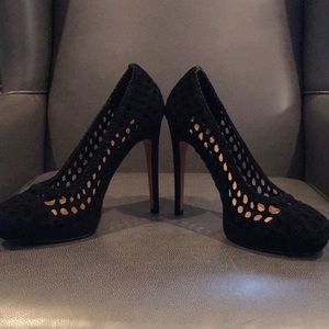 Badgley Mischka crochet suede pump
